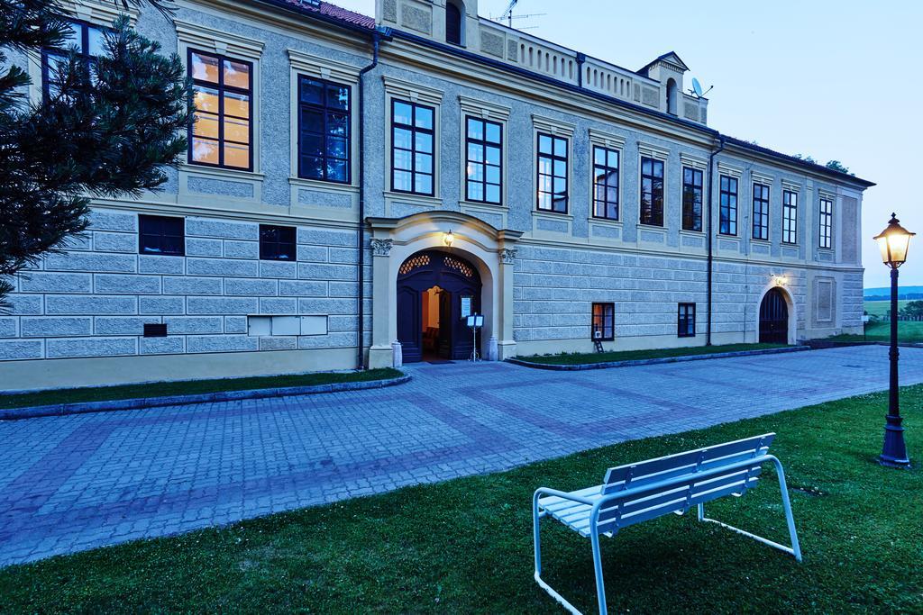 Chateau Hostacov Hotel Luaran gambar