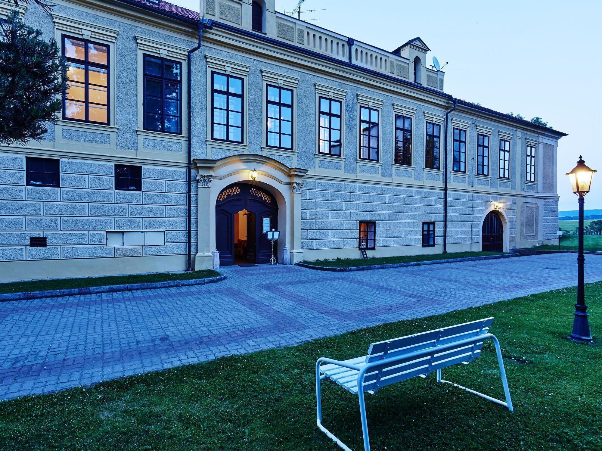 Chateau Hostacov Hotel Luaran gambar